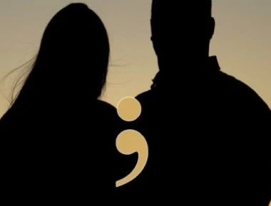 Διάσημο ζευγάρι που παντρεύτηκε πρόσφατα κράτησε τα δώρα ενώ είχε πει ότι θα τα δώσει για φιλανθρωπικό σκοπό (βίντεο)